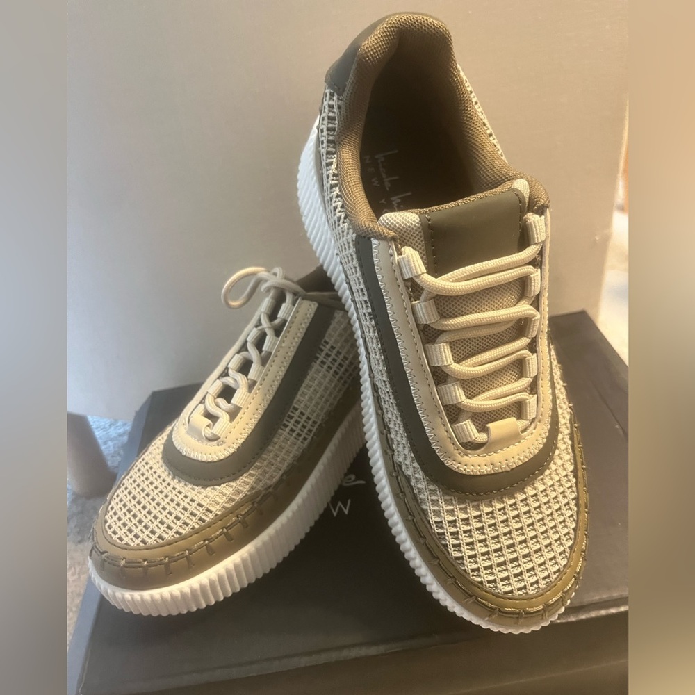 NWT Nicole Miller Women's Bandy Lace Up Woven Olive Sneakers Size 6.5